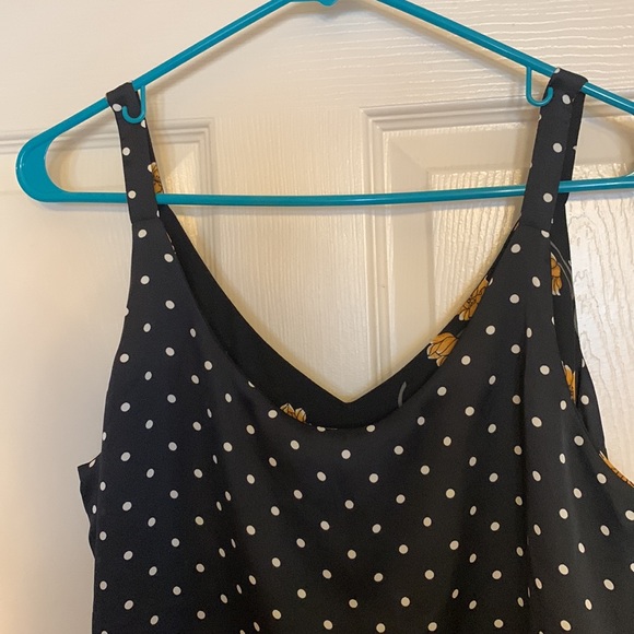 White House Black Market sleeveless blouse - Picture 9 of 12